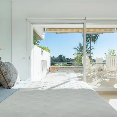 En Complejo Residencial Con Piscina Διαμέρισμα *