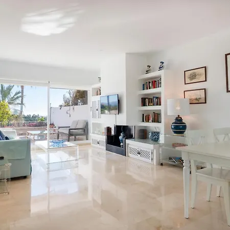 En Complejo Residencial Con Piscina דירה